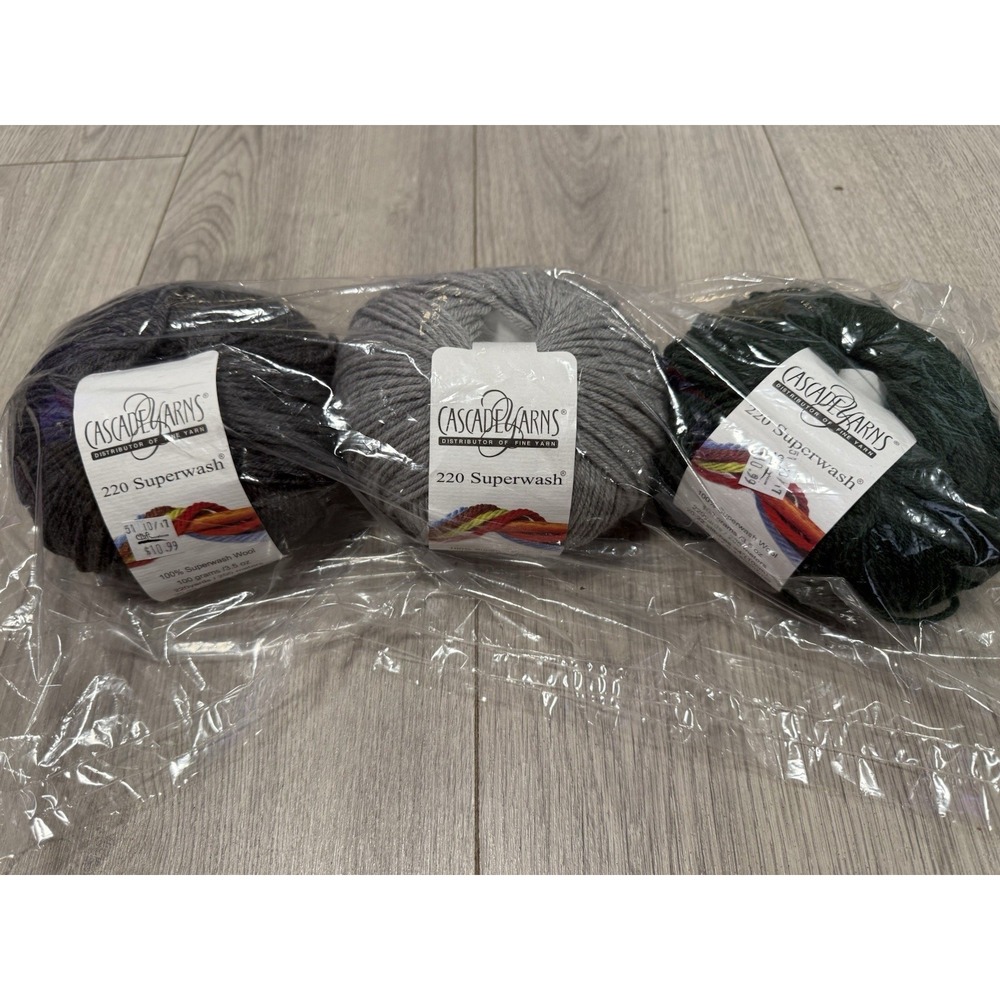 Cascade Yarns 220 Superwash Lot Of 3 100GM  Dk Gray Lt Gray Dk Green